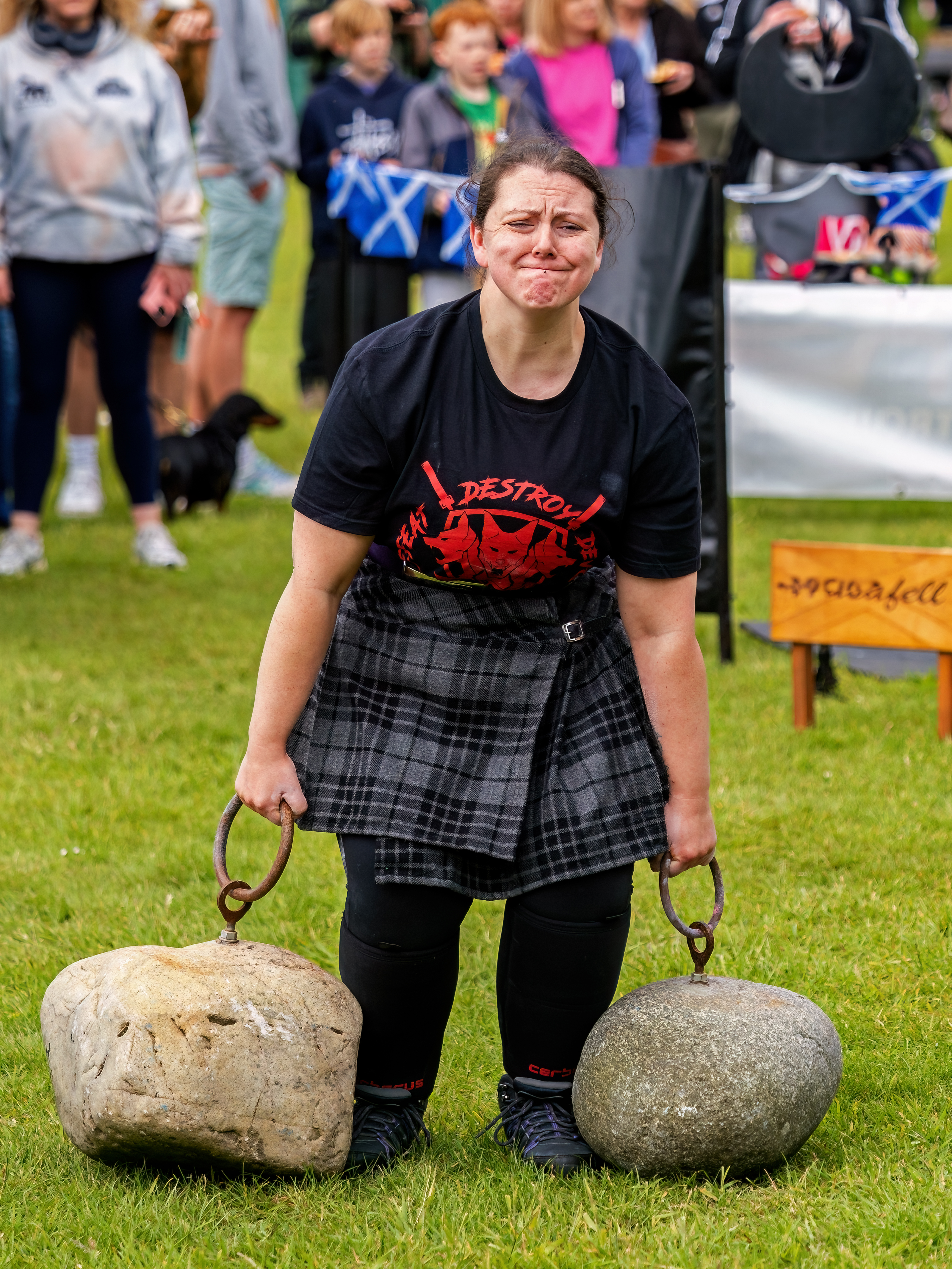 Stone lifting competition at the Dunfermline Bruce Festival